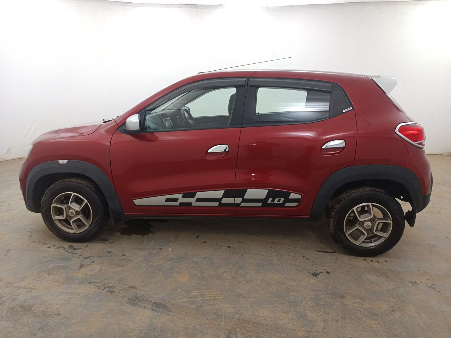 Used 2017 Renault Kwid 1.0 RXT AMT Opt Petrol Automatic exterior LEFT SIDE VIEW