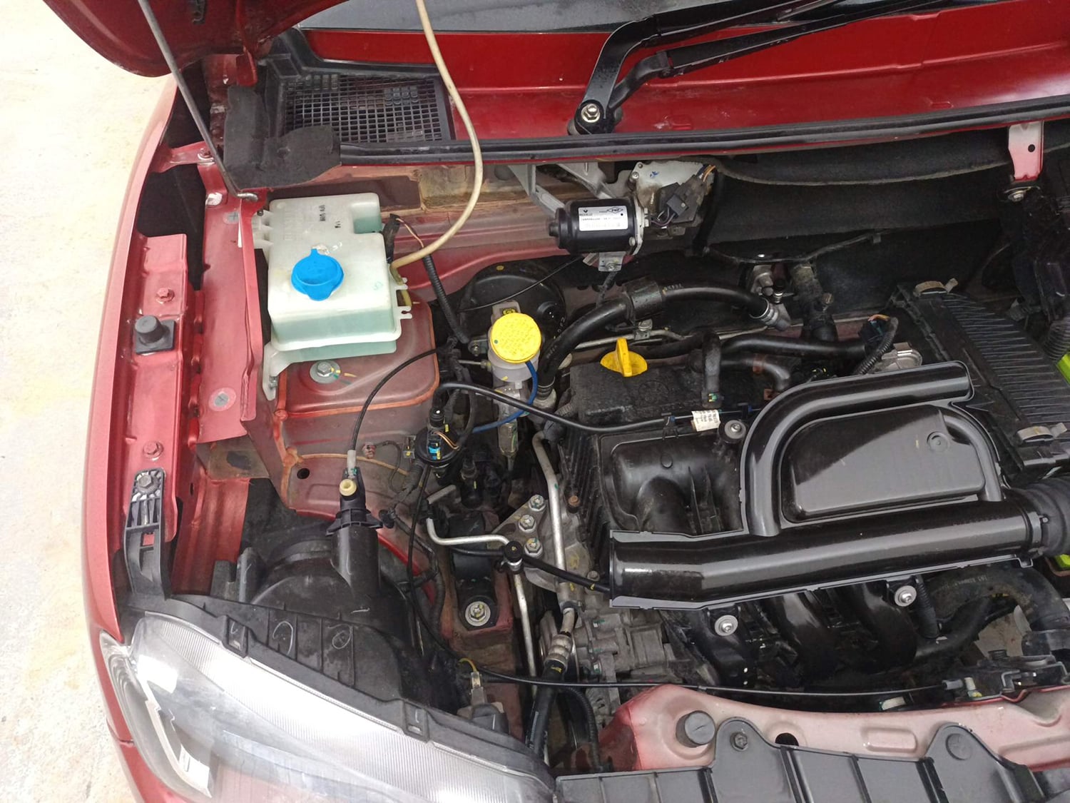Used 2017 Renault Kwid 1.0 RXT AMT Opt Petrol Automatic engine ENGINE RIGHT SIDE VIEW