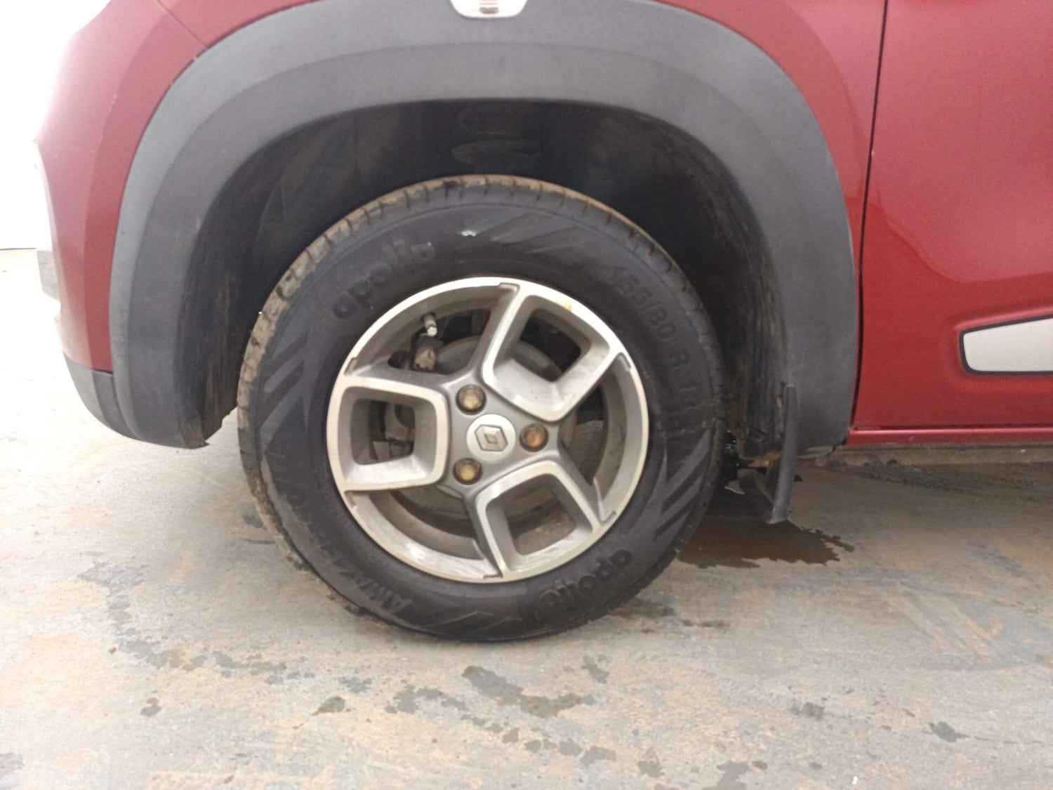 Used 2017 Renault Kwid 1.0 RXT AMT Opt Petrol Automatic tyres LEFT FRONT TYRE RIM VIEW