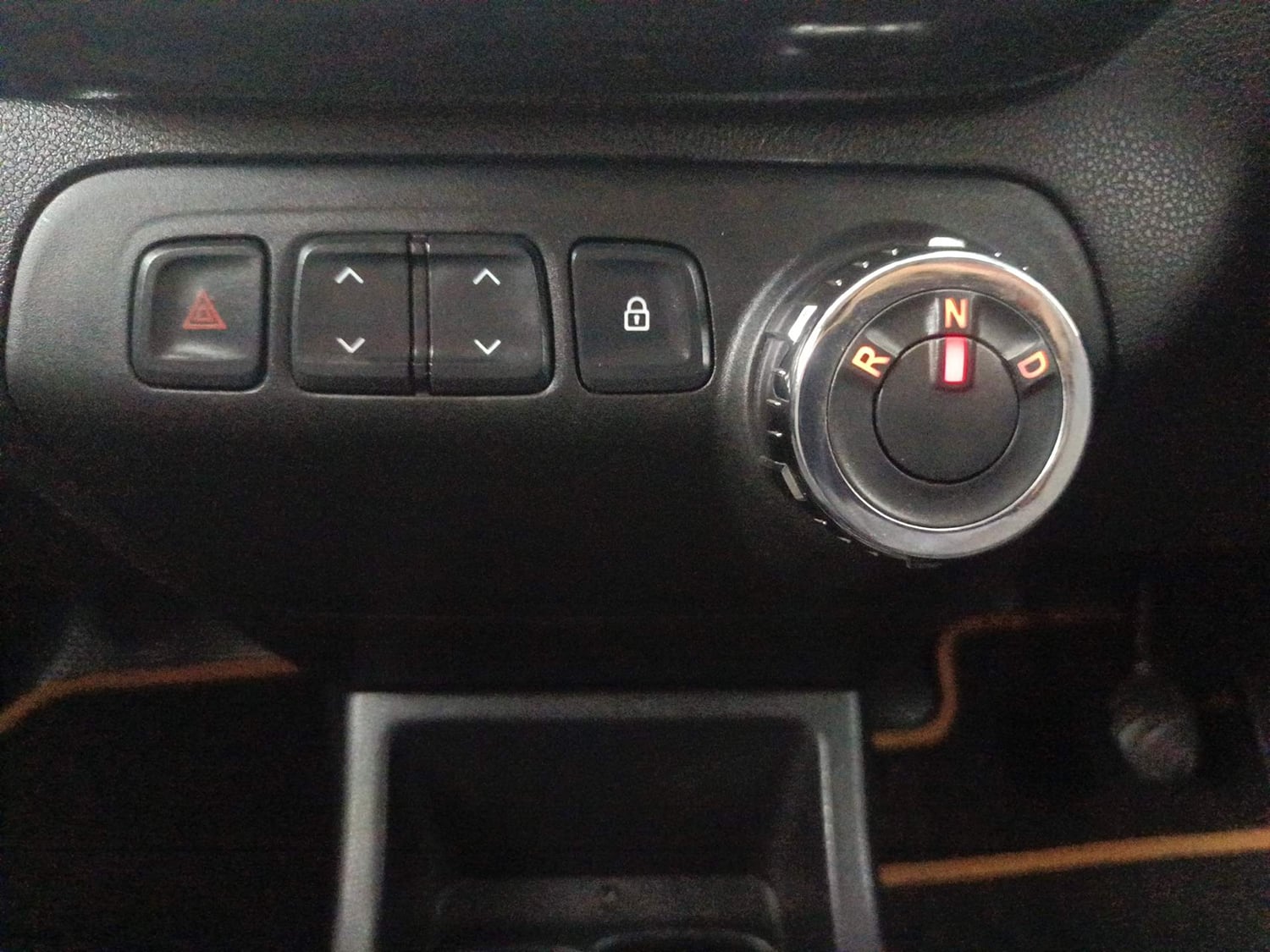 Used 2017 Renault Kwid 1.0 RXT AMT Opt Petrol Automatic interior GEAR  KNOB VIEW