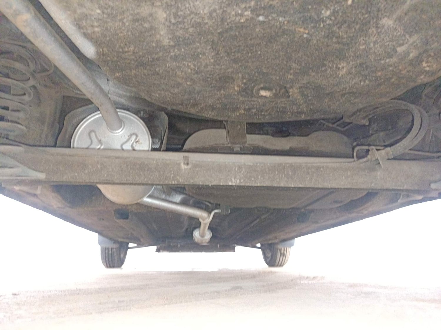 Used 2017 Renault Kwid 1.0 RXT AMT Opt Petrol Automatic extra REAR UNDERBODY VIEW (TAKEN FROM REAR)