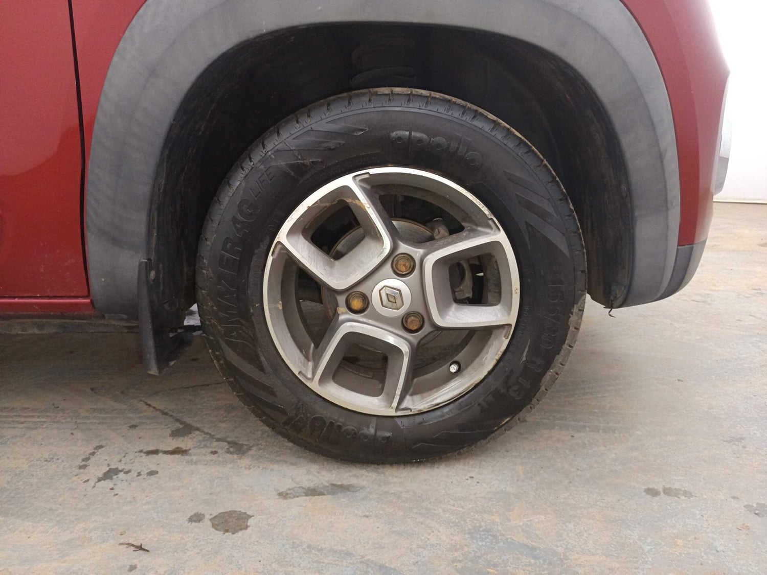 Used 2017 Renault Kwid 1.0 RXT AMT Opt Petrol Automatic tyres RIGHT FRONT TYRE RIM VIEW