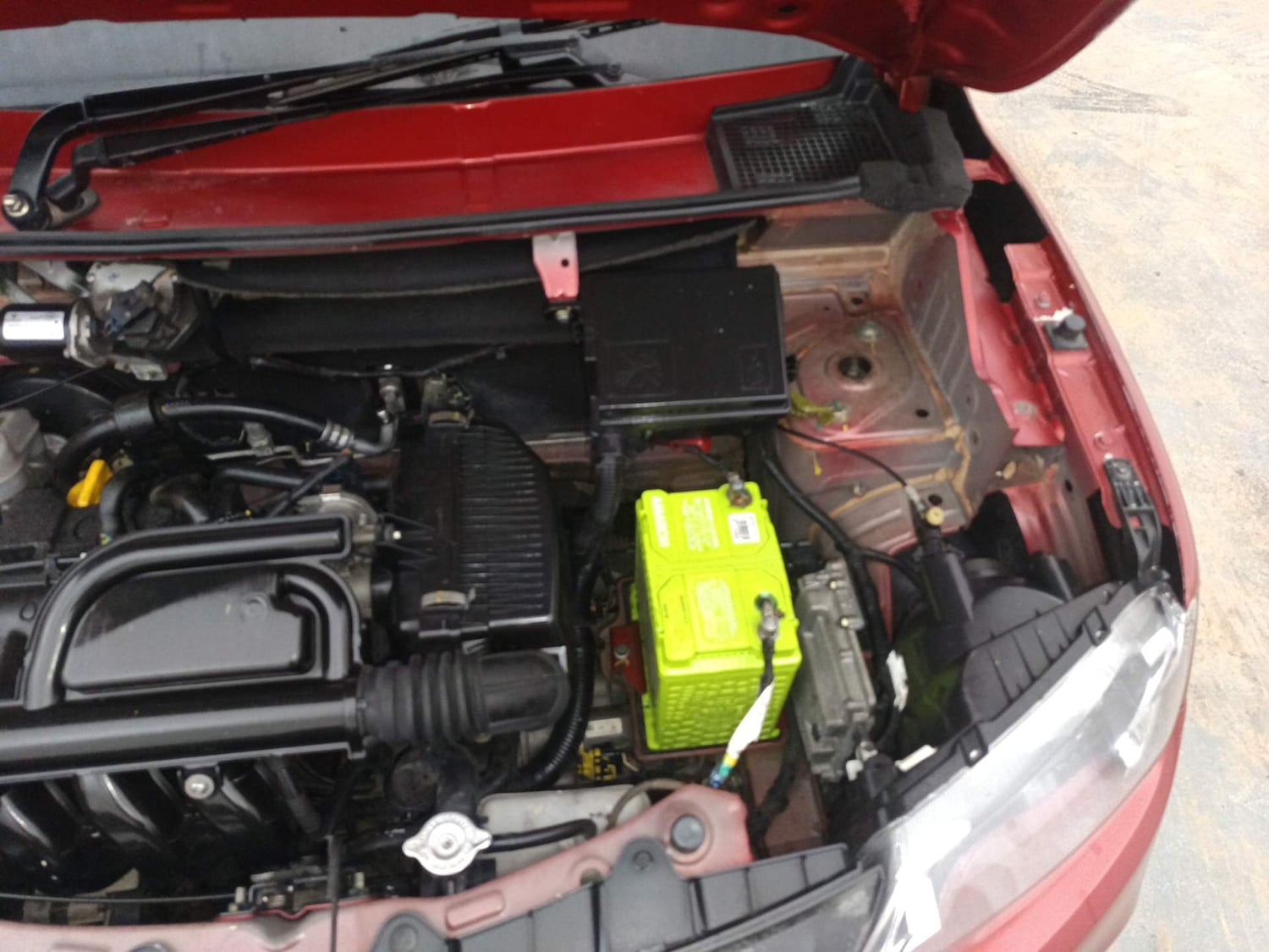 Used 2017 Renault Kwid 1.0 RXT AMT Opt Petrol Automatic engine ENGINE LEFT SIDE VIEW