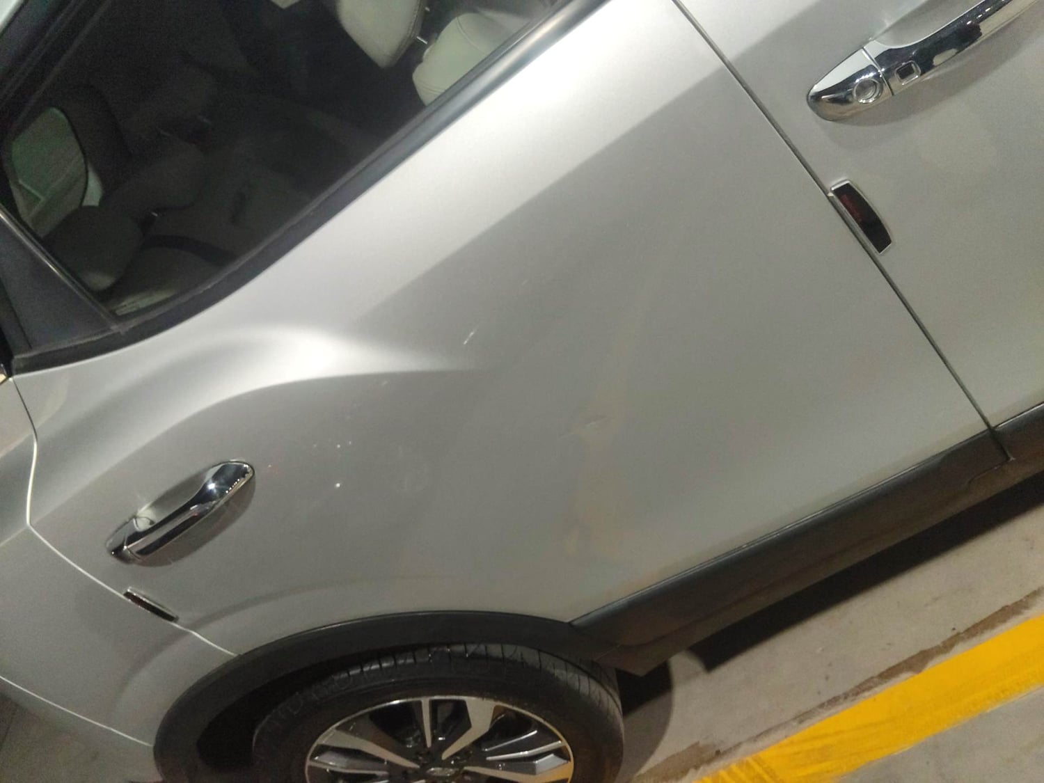 Used 2019 Mahindra XUV 300 1.2 W8 (O) Petrol Manual dents MINOR SCRATCH