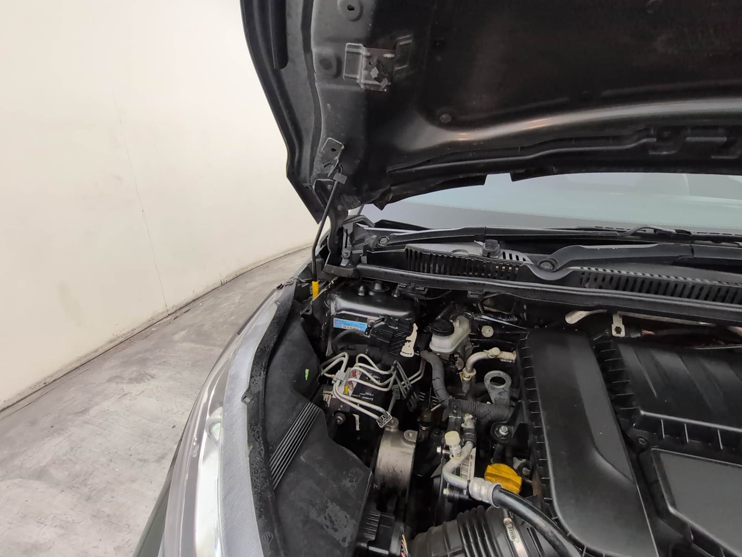 Used 2021 Tata Nexon XM (S) Diesel Diesel Manual engine ENGINE RIGHT SIDE HINGE & APRON VIEW