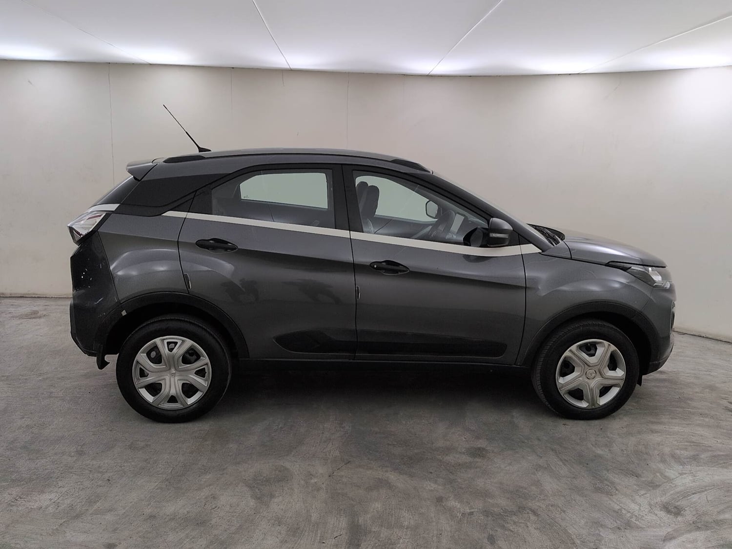 Used 2021 Tata Nexon XM (S) Diesel Diesel Manual exterior RIGHT SIDE VIEW