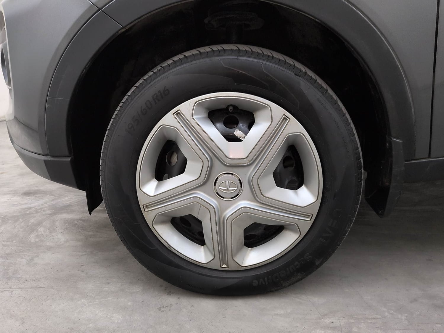 Used 2021 Tata Nexon XM (S) Diesel Diesel Manual tyres LEFT FRONT TYRE RIM VIEW