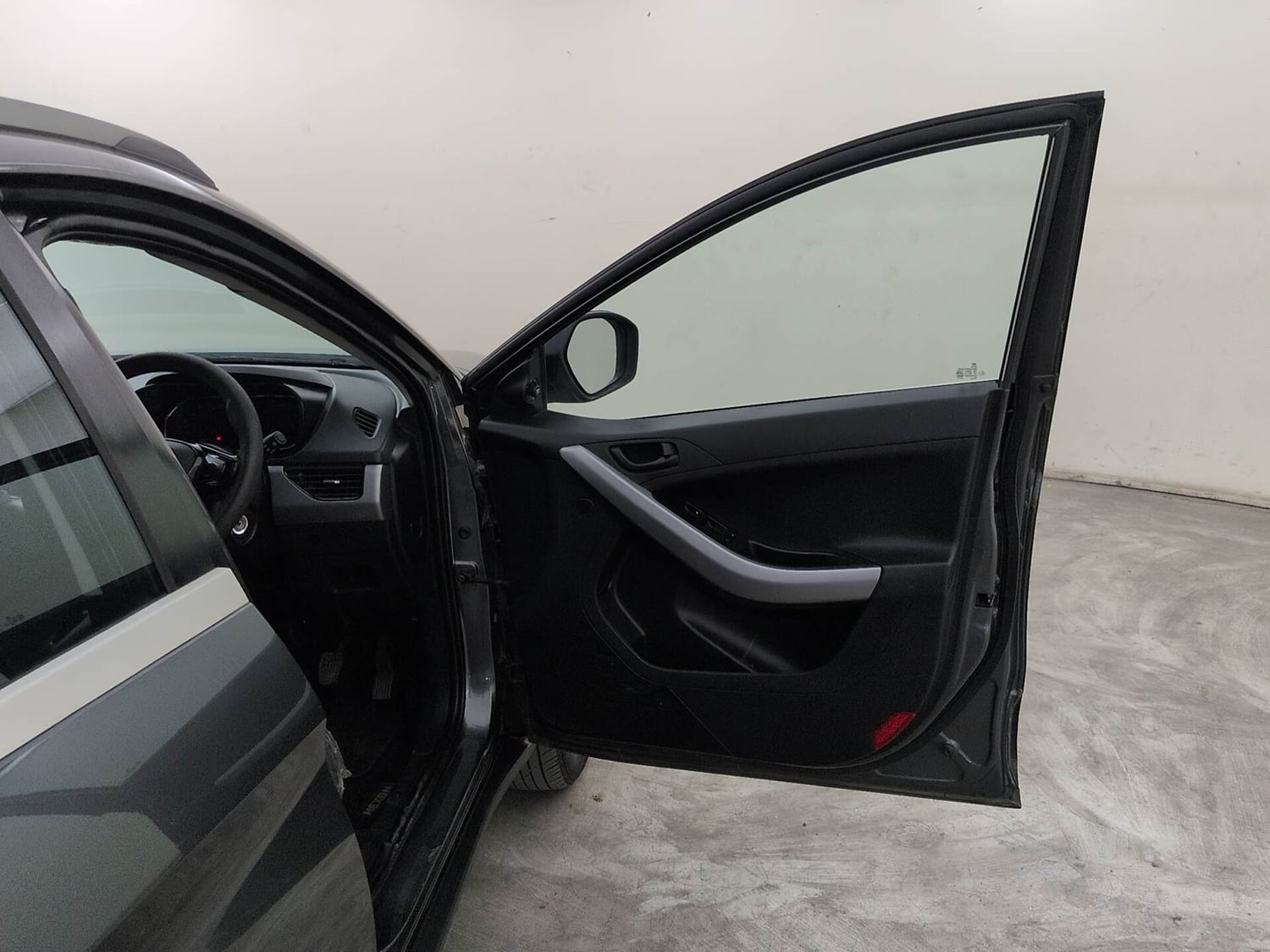 Used 2021 Tata Nexon XM (S) Diesel Diesel Manual interior RIGHT FRONT DOOR OPEN VIEW
