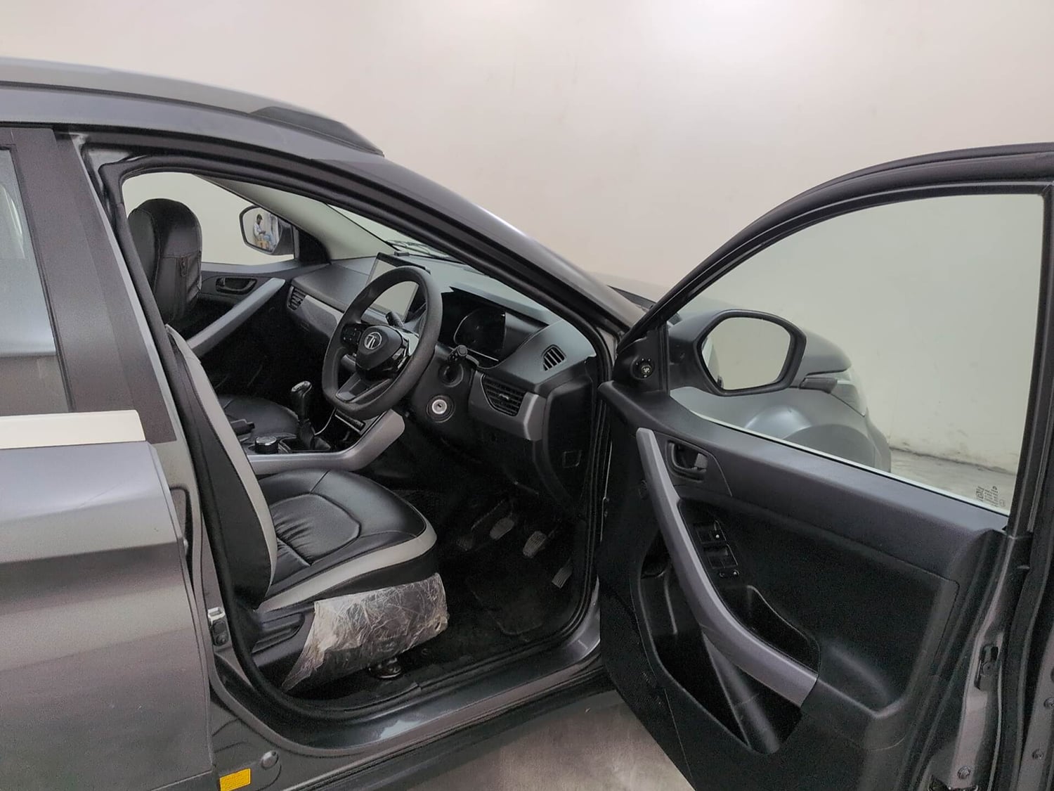 Used 2021 Tata Nexon XM (S) Diesel Diesel Manual interior RIGHT SIDE FRONT DOOR CABIN VIEW