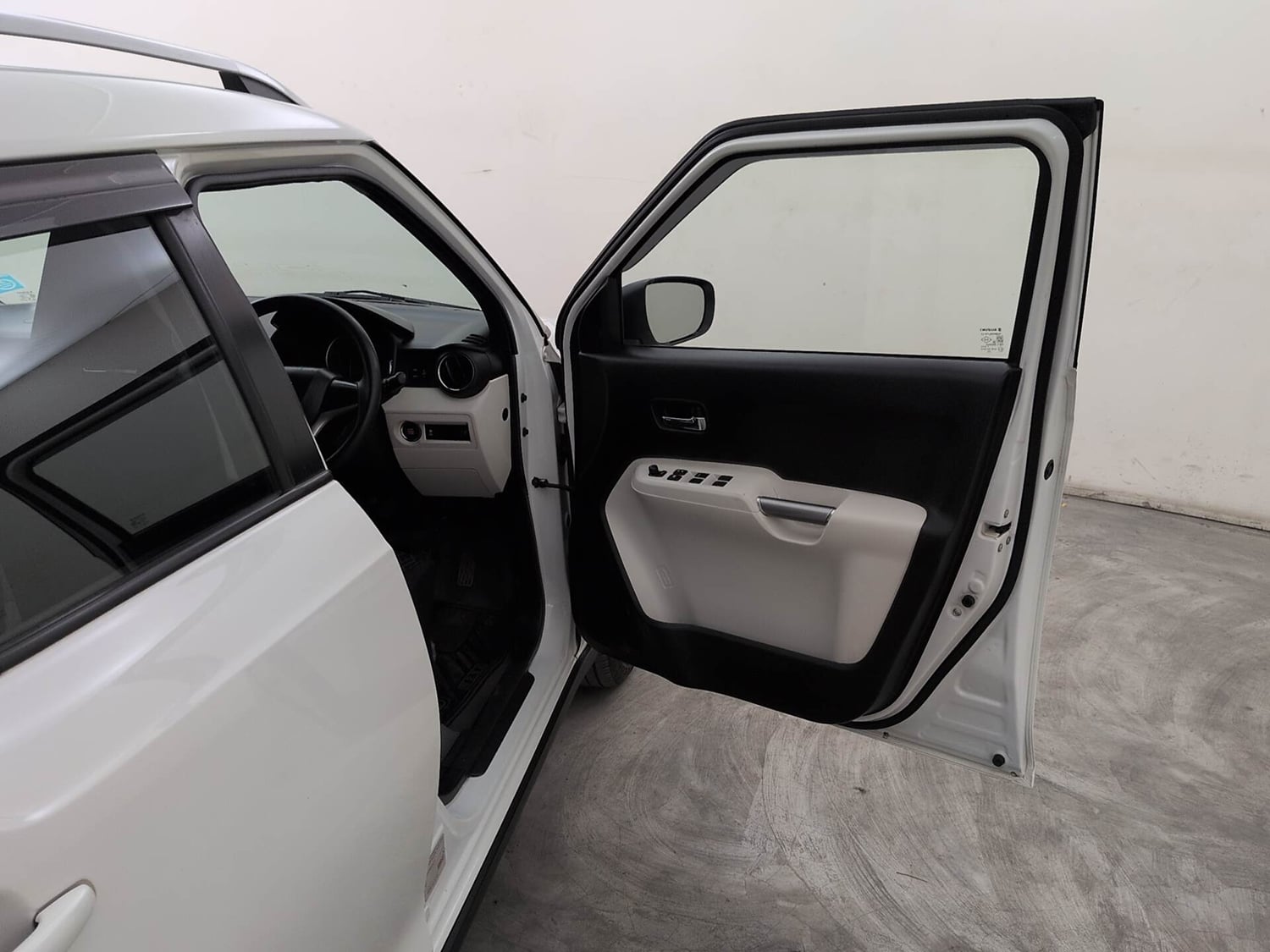 Used 2024 Maruti Suzuki Ignis Zeta 1.2 MT Petrol Manual interior RIGHT FRONT DOOR OPEN VIEW