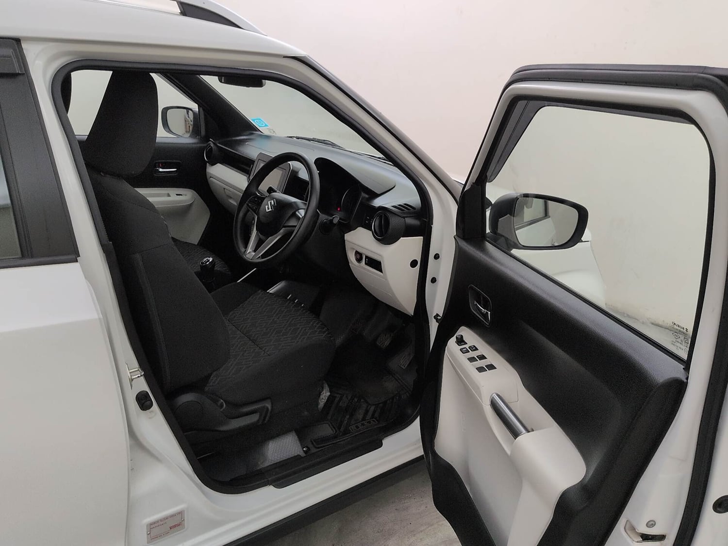 Used 2024 Maruti Suzuki Ignis Zeta 1.2 MT Petrol Manual interior RIGHT SIDE FRONT DOOR CABIN VIEW