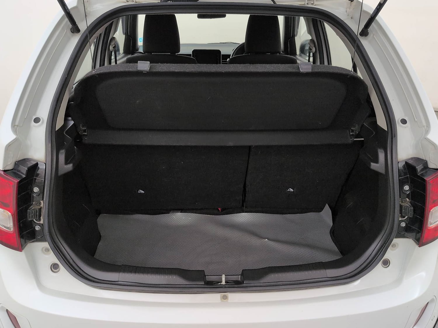 Used 2024 Maruti Suzuki Ignis Zeta 1.2 MT Petrol Manual interior DICKY INSIDE VIEW