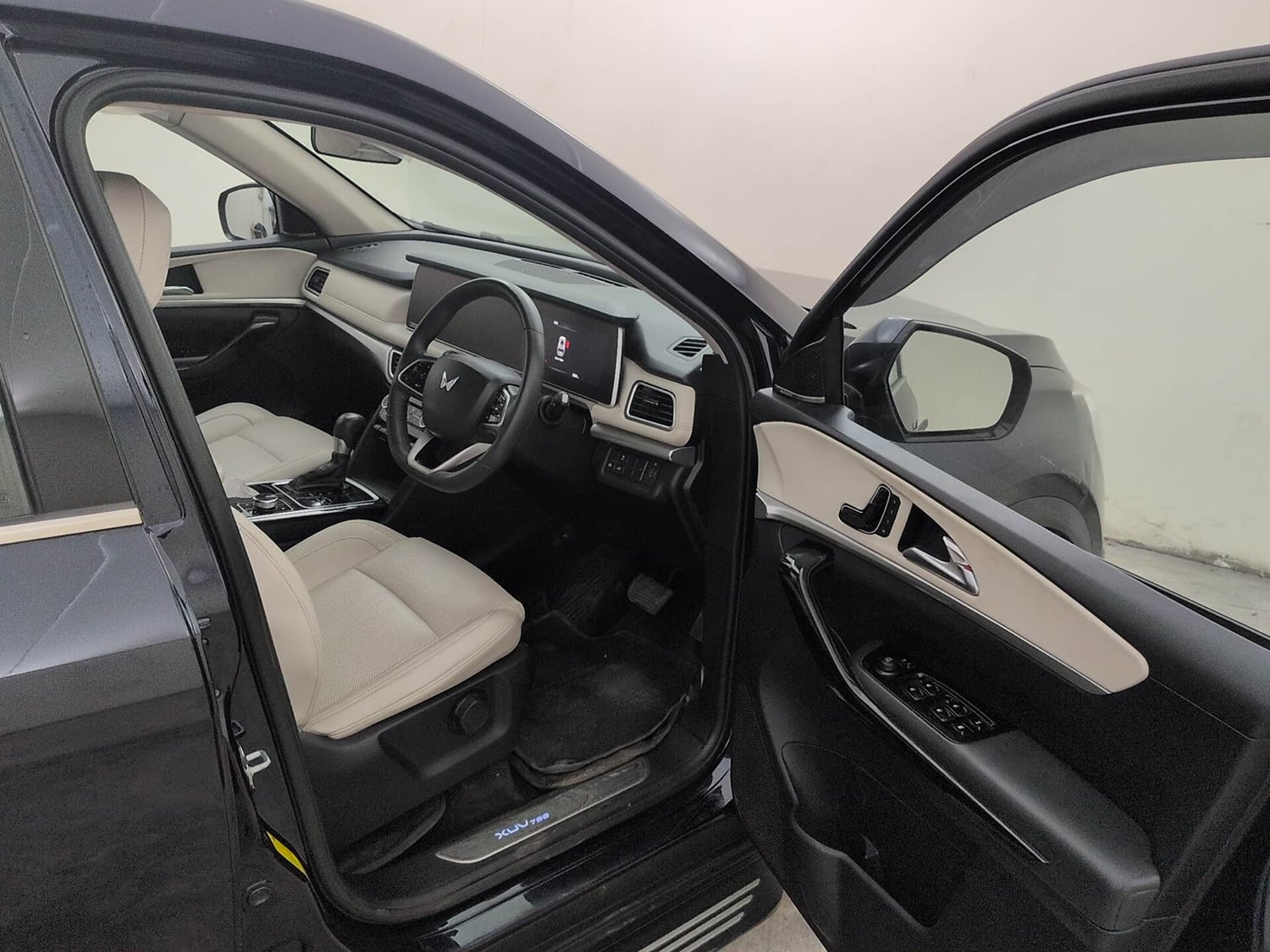 Used 2024 Mahindra XUV700 AX 7 Luxury Pack Diesel AT 7 STR Diesel Automatic interior RIGHT SIDE FRONT DOOR CABIN VIEW