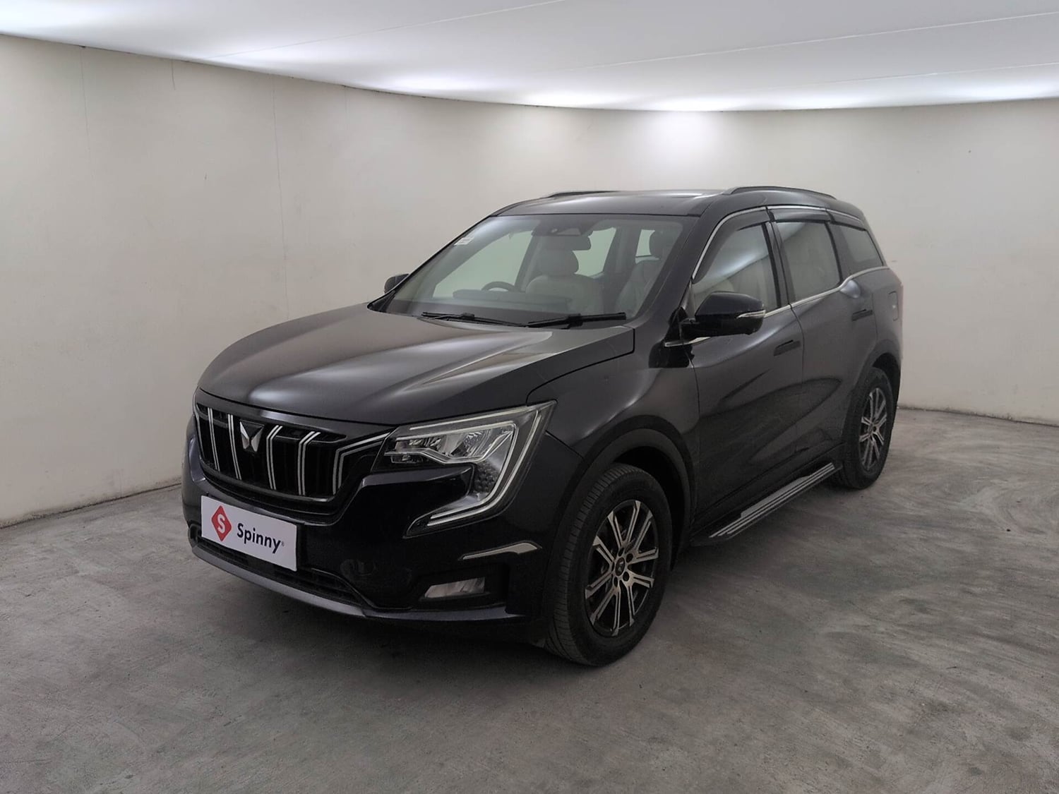 Used 2024 Mahindra XUV700 AX 7 Luxury Pack Diesel AT 7 STR Diesel Automatic exterior LEFT FRONT CORNER VIEW