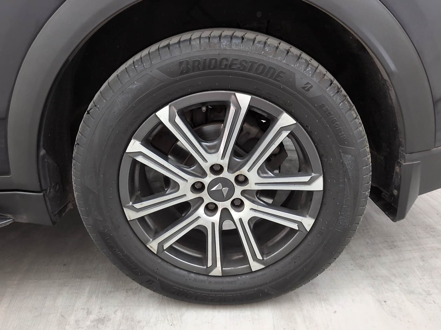 Used 2024 Mahindra XUV700 AX 7 Luxury Pack Diesel AT 7 STR Diesel Automatic tyres LEFT REAR TYRE RIM VIEW