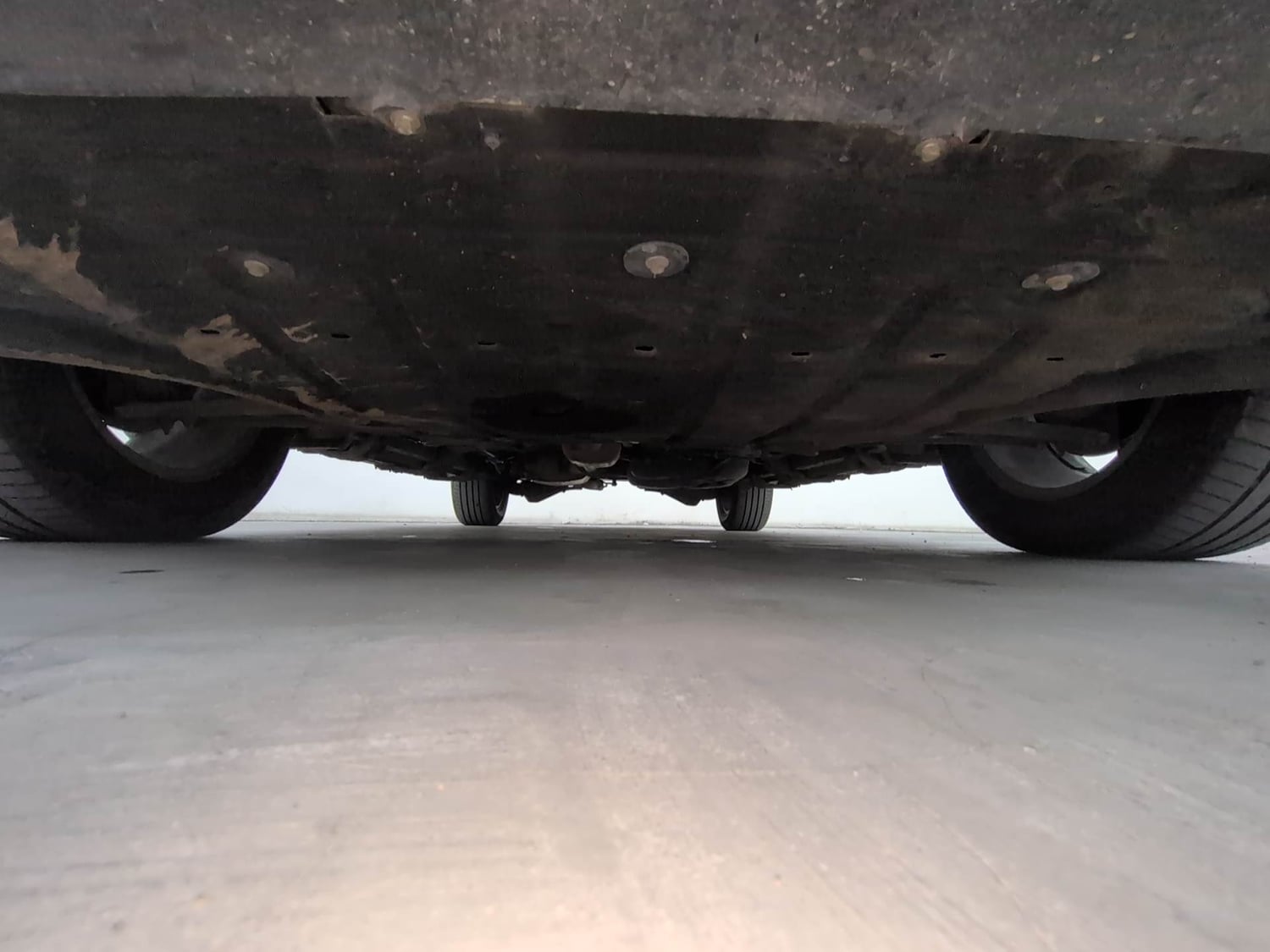 Used 2024 Mahindra XUV700 AX 7 Luxury Pack Diesel AT 7 STR Diesel Automatic extra FRONT LEFT UNDERBODY VIEW