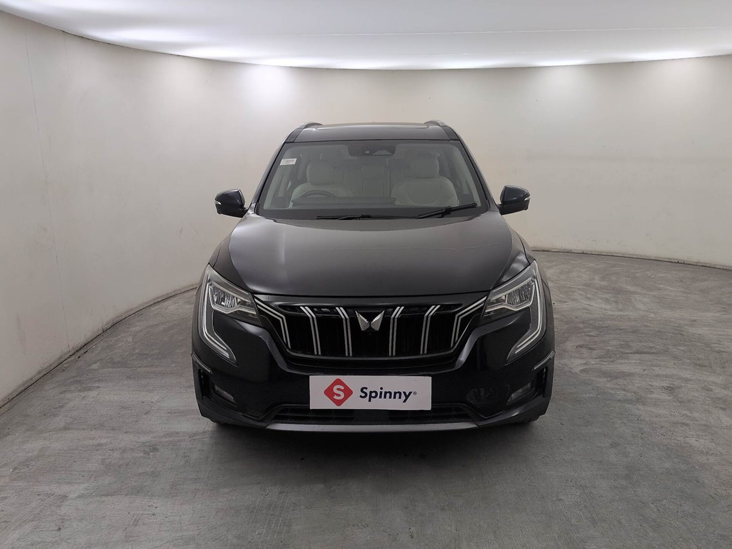 Used 2024 Mahindra XUV700 AX 7 Luxury Pack Diesel AT 7 STR Diesel Automatic exterior FRONT VIEW