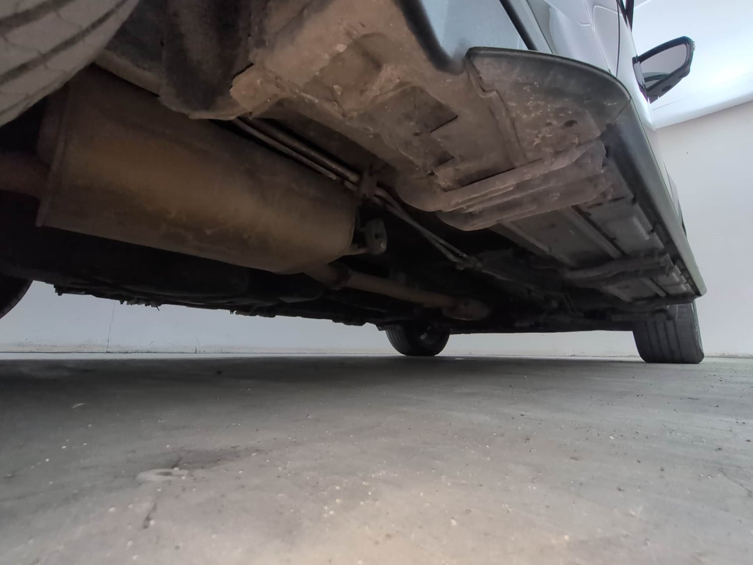Used 2024 Mahindra XUV700 AX 7 Luxury Pack Diesel AT 7 STR Diesel Automatic extra REAR RIGHT UNDERBODY VIEW