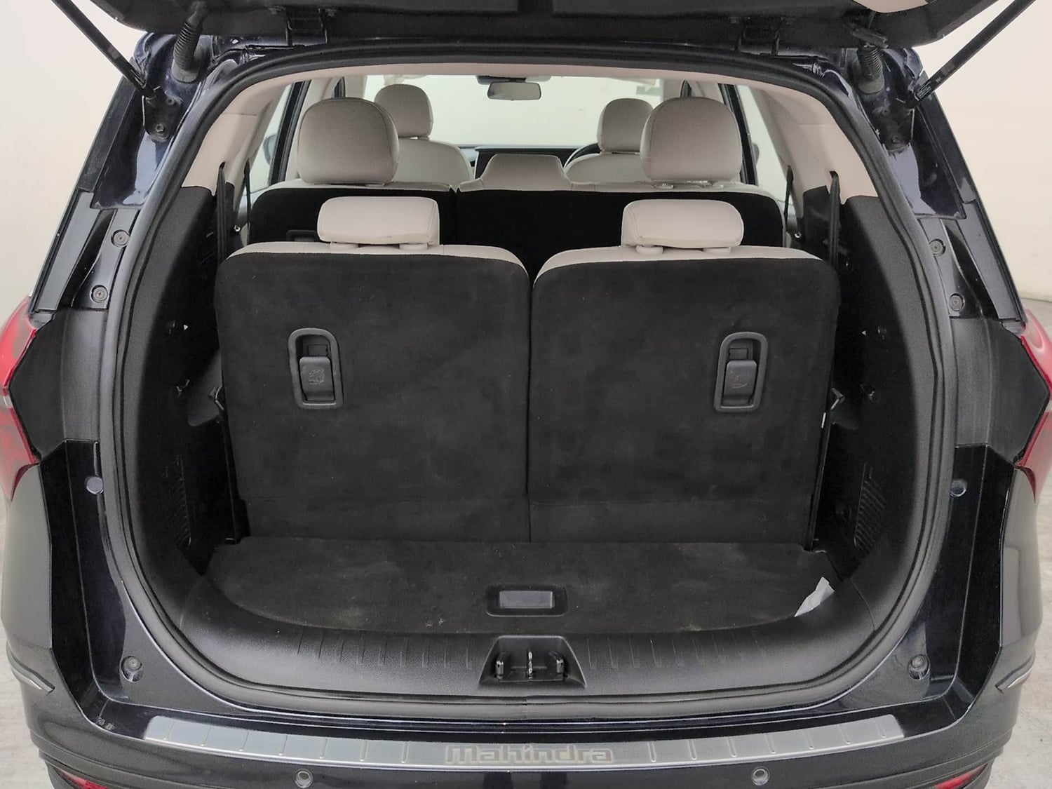 Used 2024 Mahindra XUV700 AX 7 Luxury Pack Diesel AT 7 STR Diesel Automatic interior DICKY INSIDE VIEW