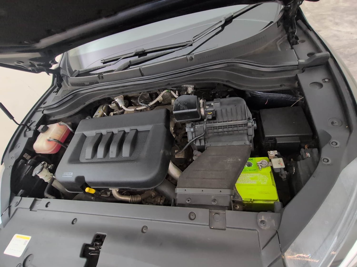 Used 2024 Mahindra XUV700 AX 7 Luxury Pack Diesel AT 7 STR Diesel Automatic engine ENGINE LEFT SIDE VIEW