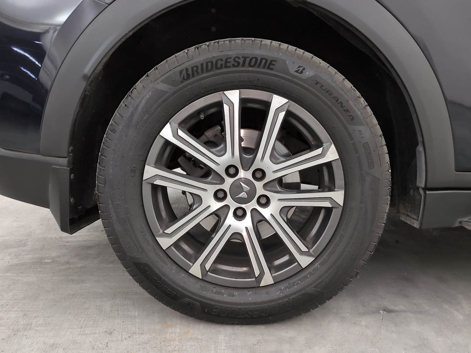 Used 2024 Mahindra XUV700 AX 7 Luxury Pack Diesel AT 7 STR Diesel Automatic tyres RIGHT REAR TYRE RIM VIEW