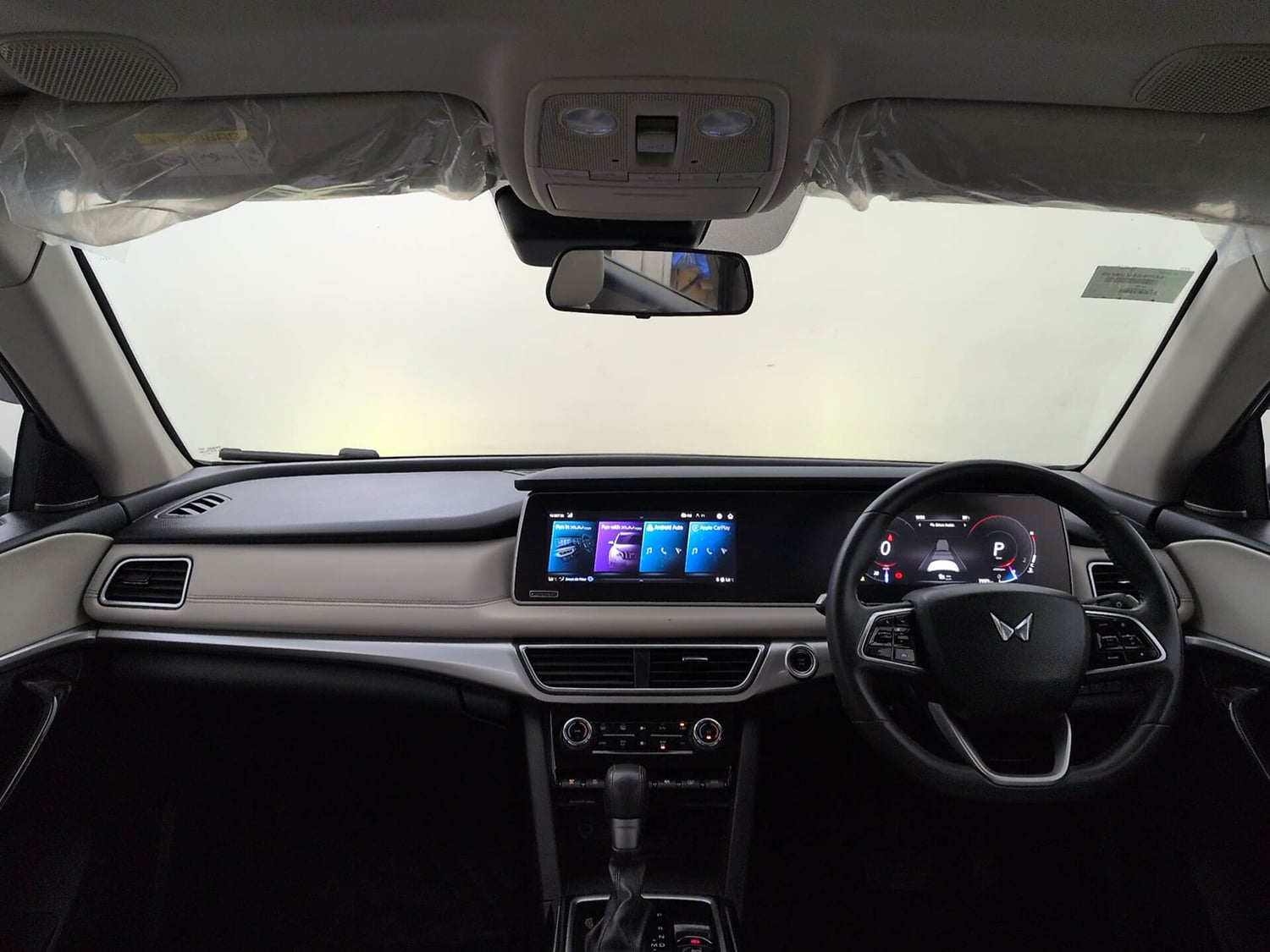 Used 2024 Mahindra XUV700 AX 7 Luxury Pack Diesel AT 7 STR Diesel Automatic interior DASHBOARD VIEW