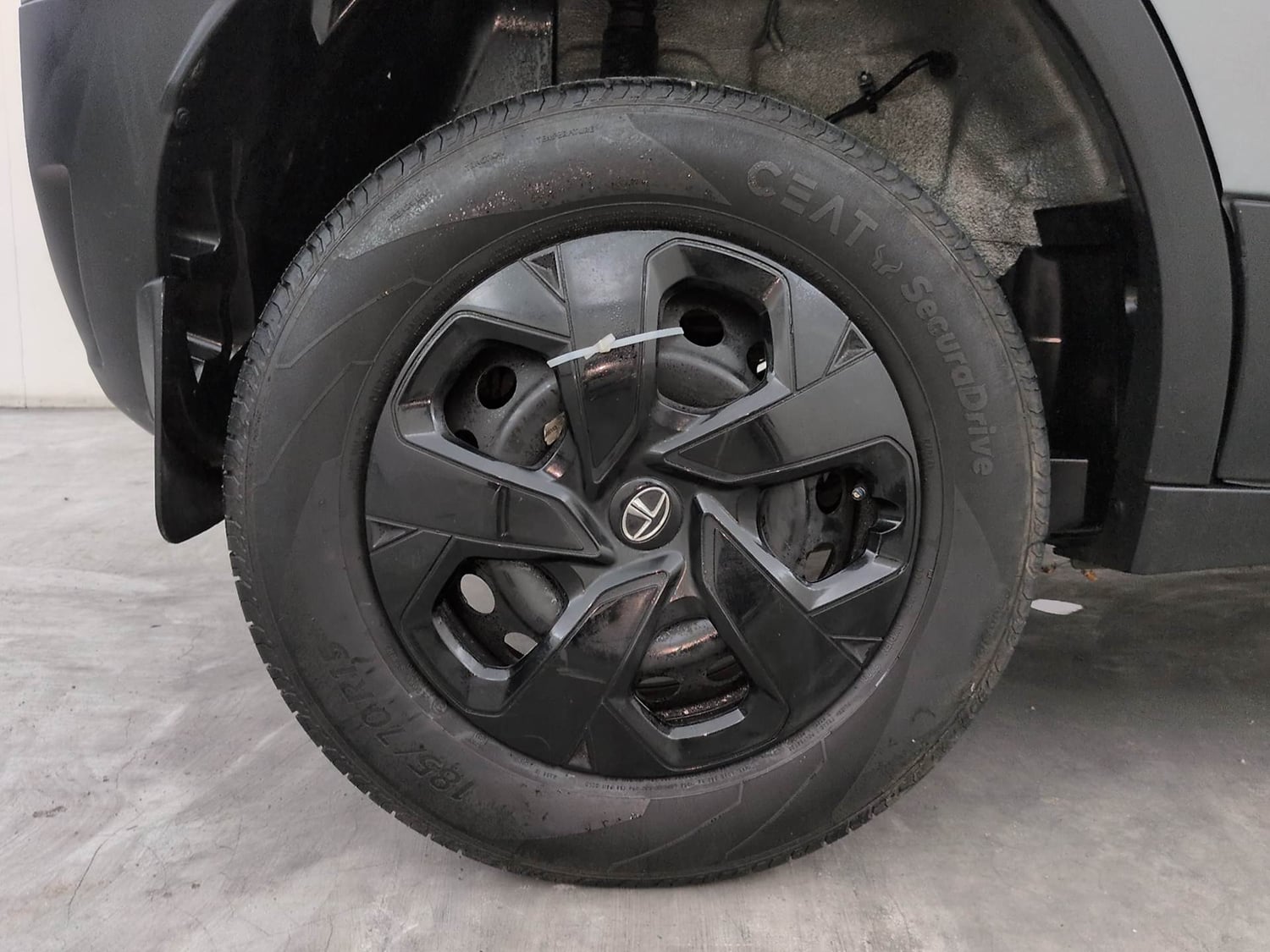 Used 2023 Tata Punch Adventure MT Petrol Manual tyres RIGHT REAR TYRE RIM VIEW