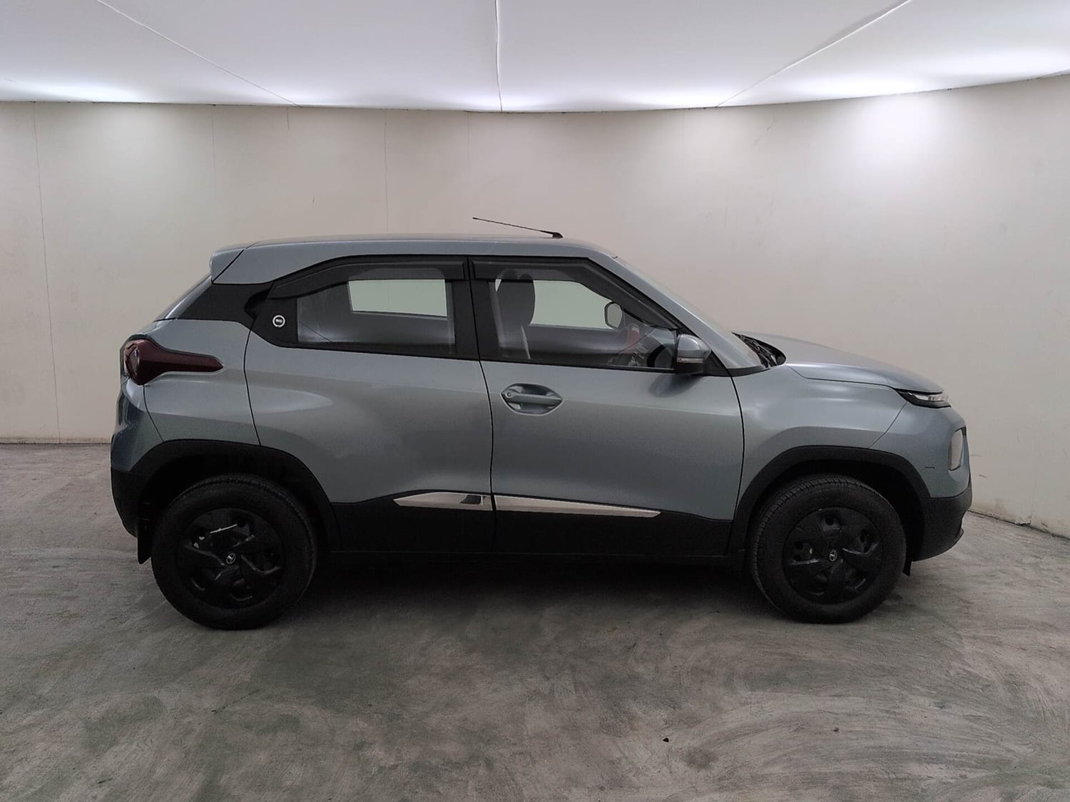 Used 2023 Tata Punch Adventure MT Petrol Manual exterior RIGHT SIDE VIEW