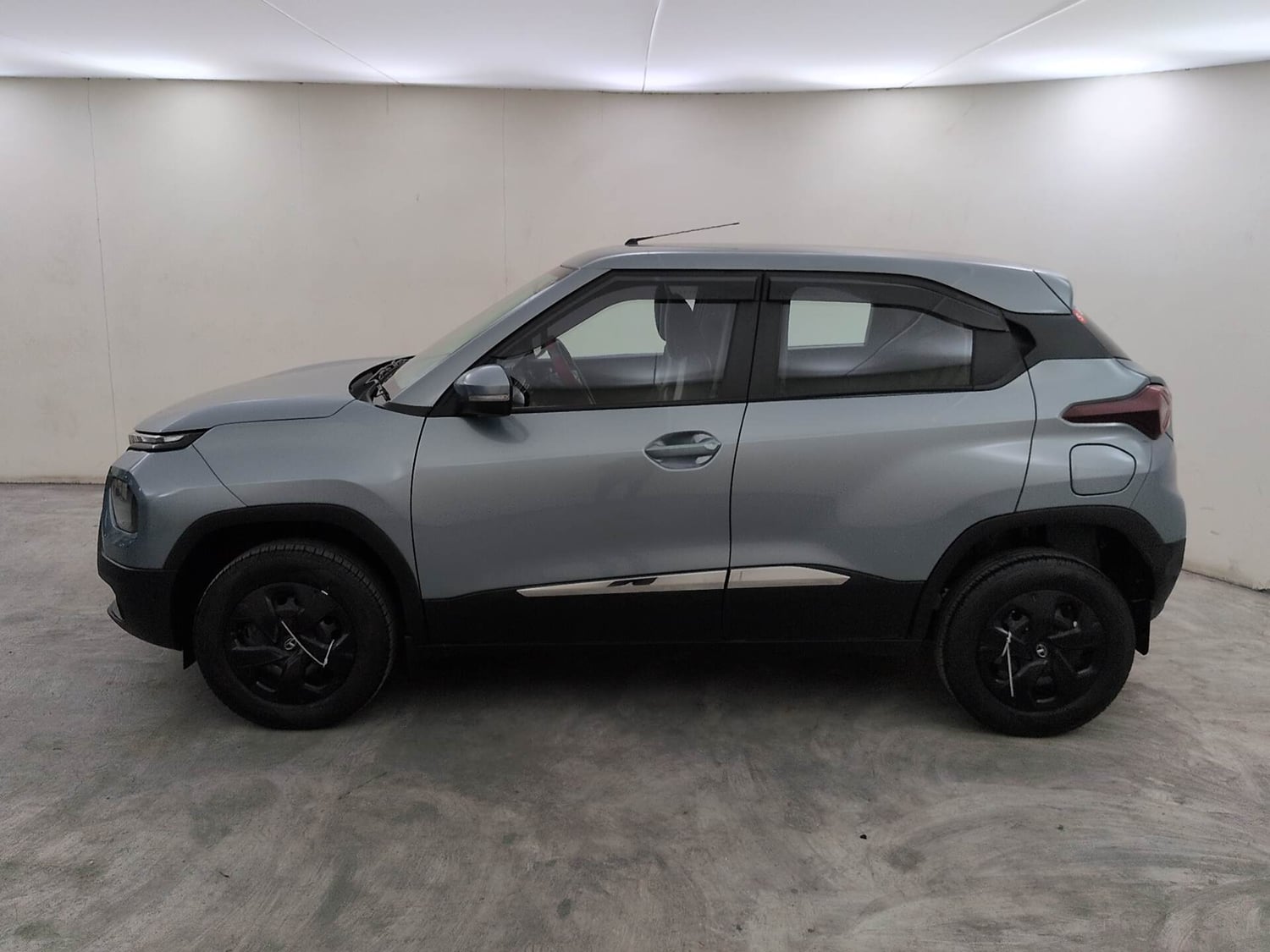 Used 2023 Tata Punch Adventure MT Petrol Manual exterior LEFT SIDE VIEW