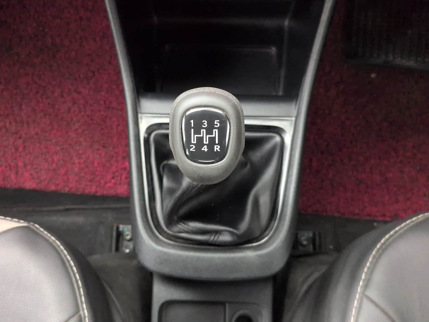 Used 2023 Tata Punch Adventure MT Petrol Manual interior GEAR  KNOB VIEW