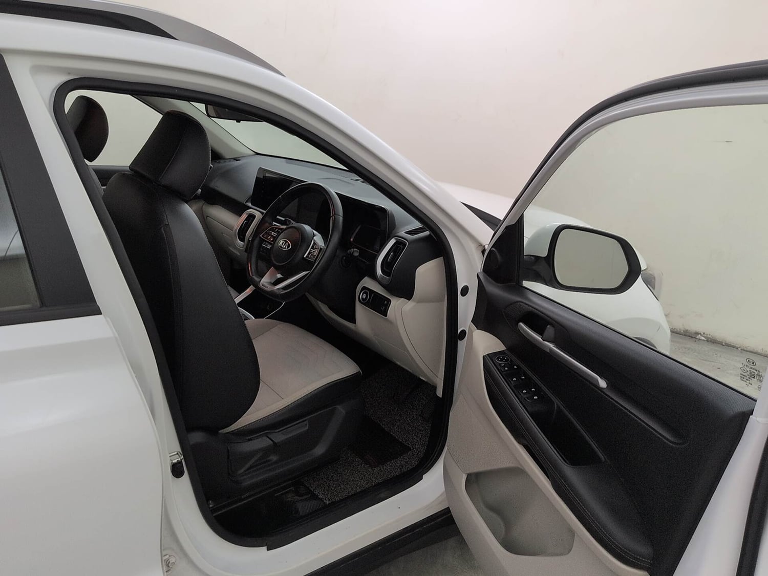 Used 2021 Kia Sonet HTX 1.0 iMT Petrol Manual interior RIGHT SIDE FRONT DOOR CABIN VIEW