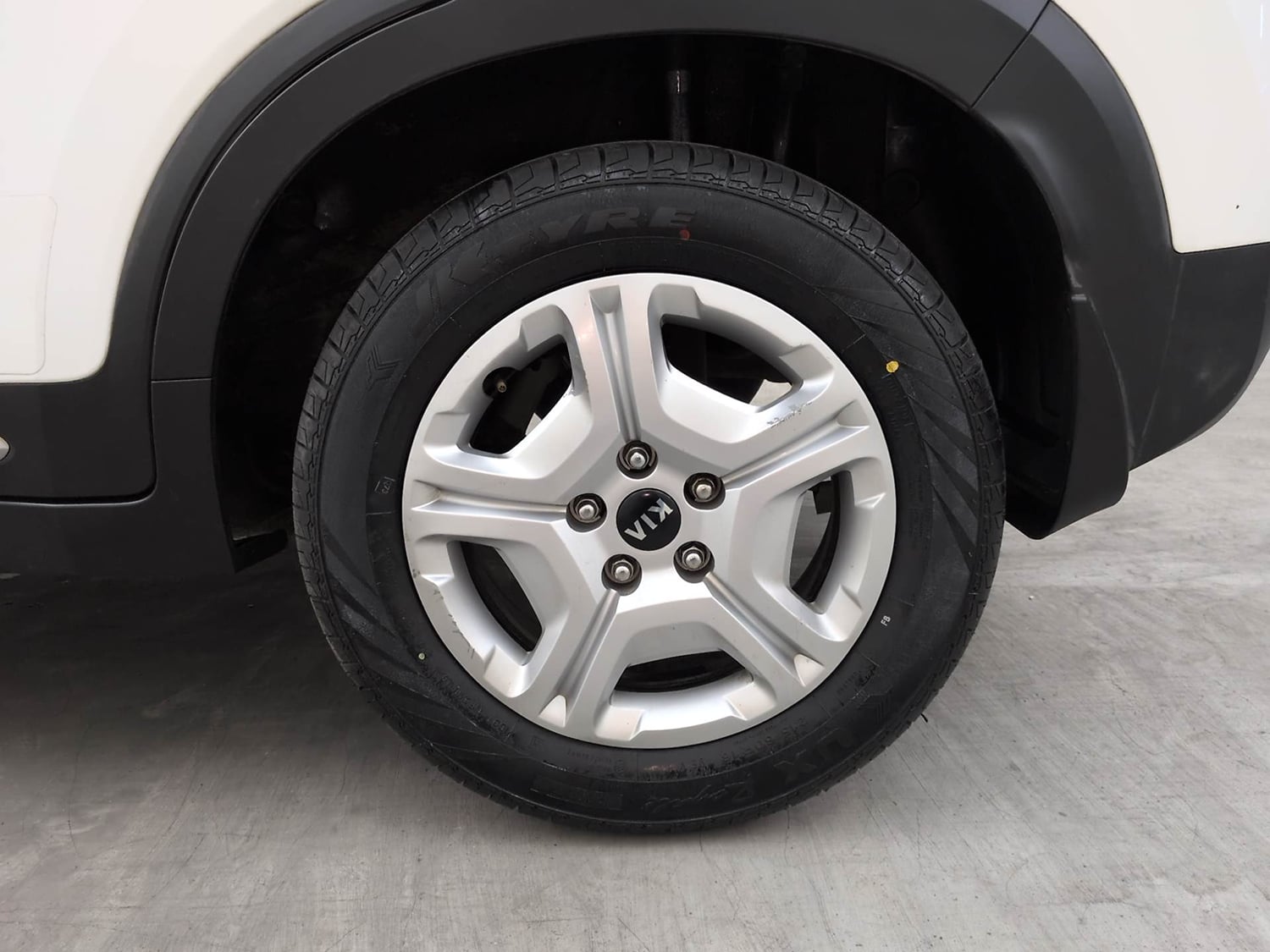 Used 2021 Kia Sonet HTX 1.0 iMT Petrol Manual tyres LEFT REAR TYRE RIM VIEW