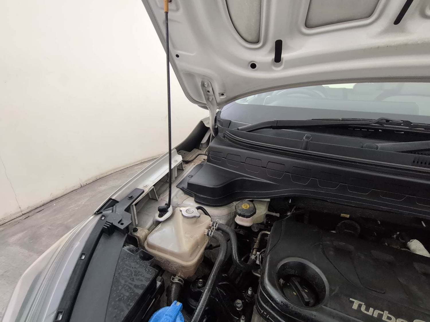 Used 2021 Kia Sonet HTX 1.0 iMT Petrol Manual engine ENGINE RIGHT SIDE HINGE & APRON VIEW