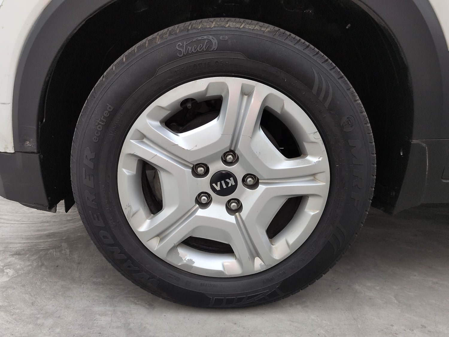 Used 2021 Kia Sonet HTX 1.0 iMT Petrol Manual tyres LEFT FRONT TYRE RIM VIEW