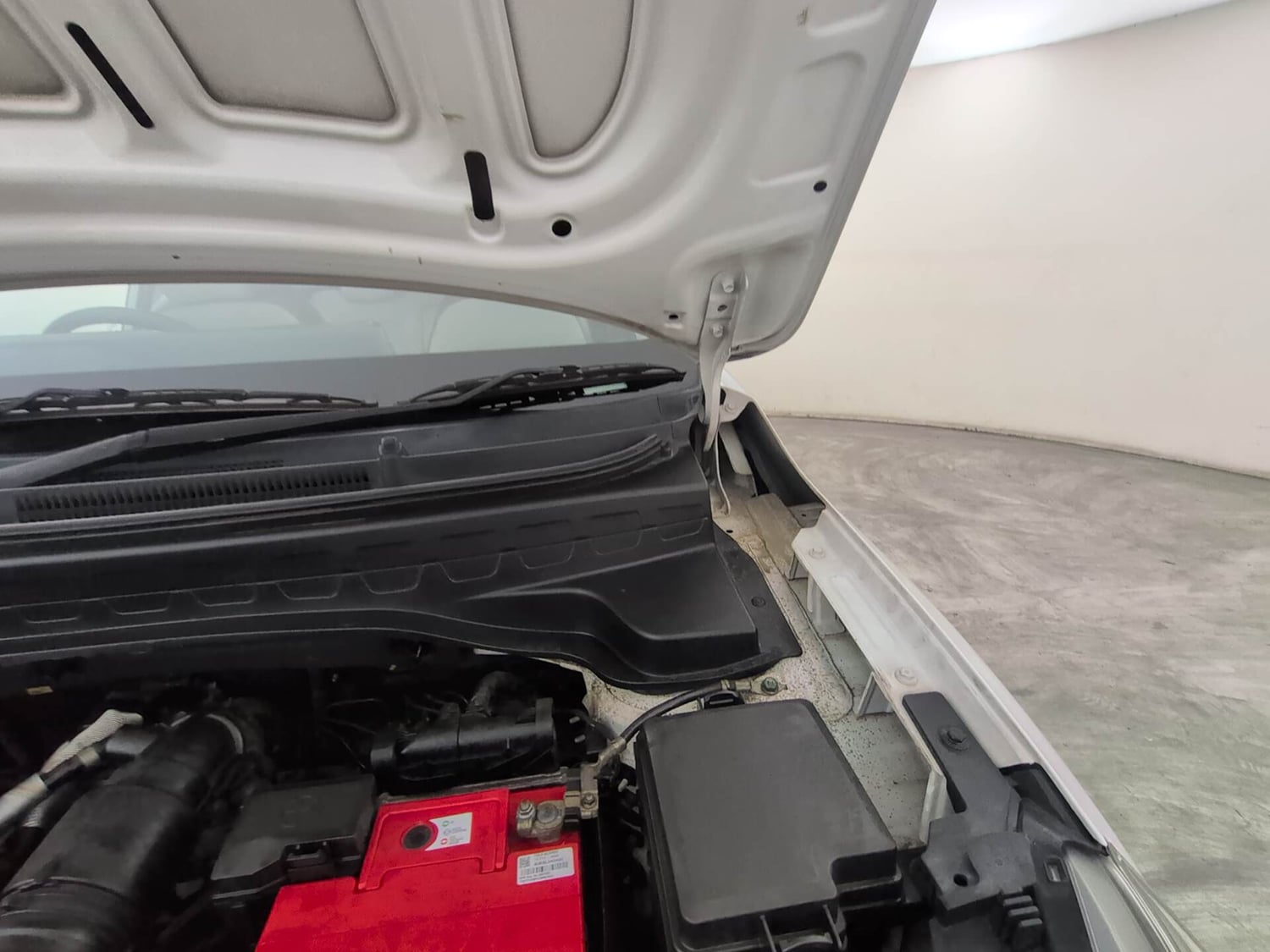 Used 2021 Kia Sonet HTX 1.0 iMT Petrol Manual engine ENGINE LEFT SIDE HINGE & APRON VIEW