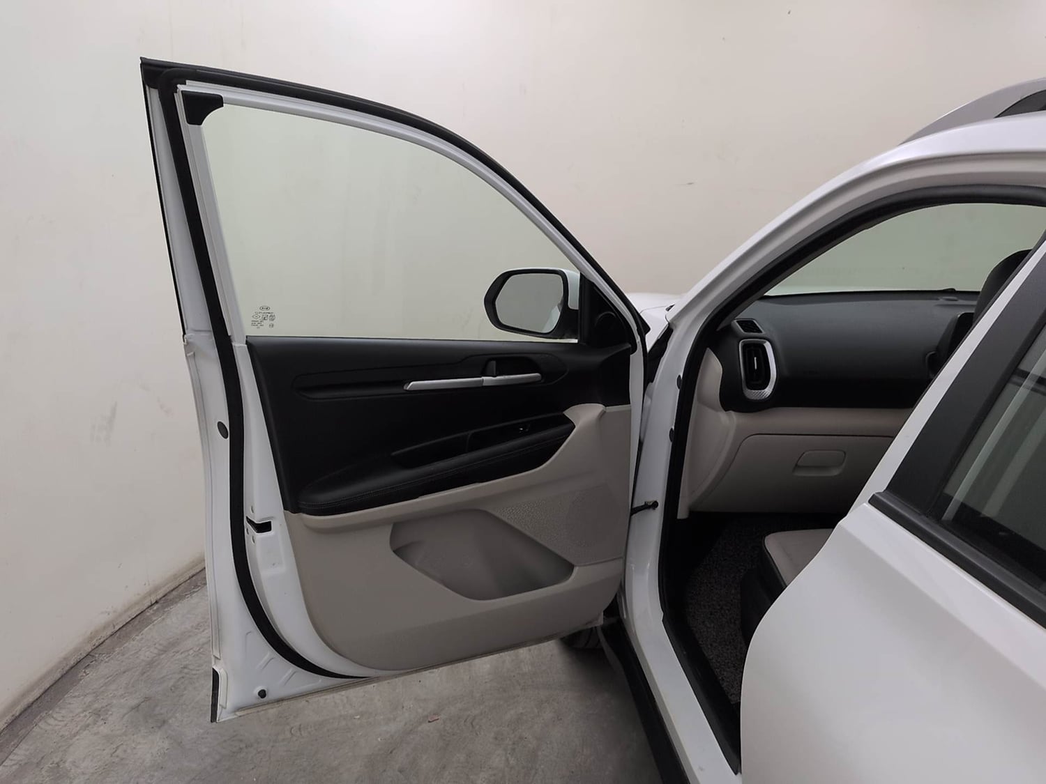 Used 2021 Kia Sonet HTX 1.0 iMT Petrol Manual interior LEFT FRONT DOOR OPEN VIEW