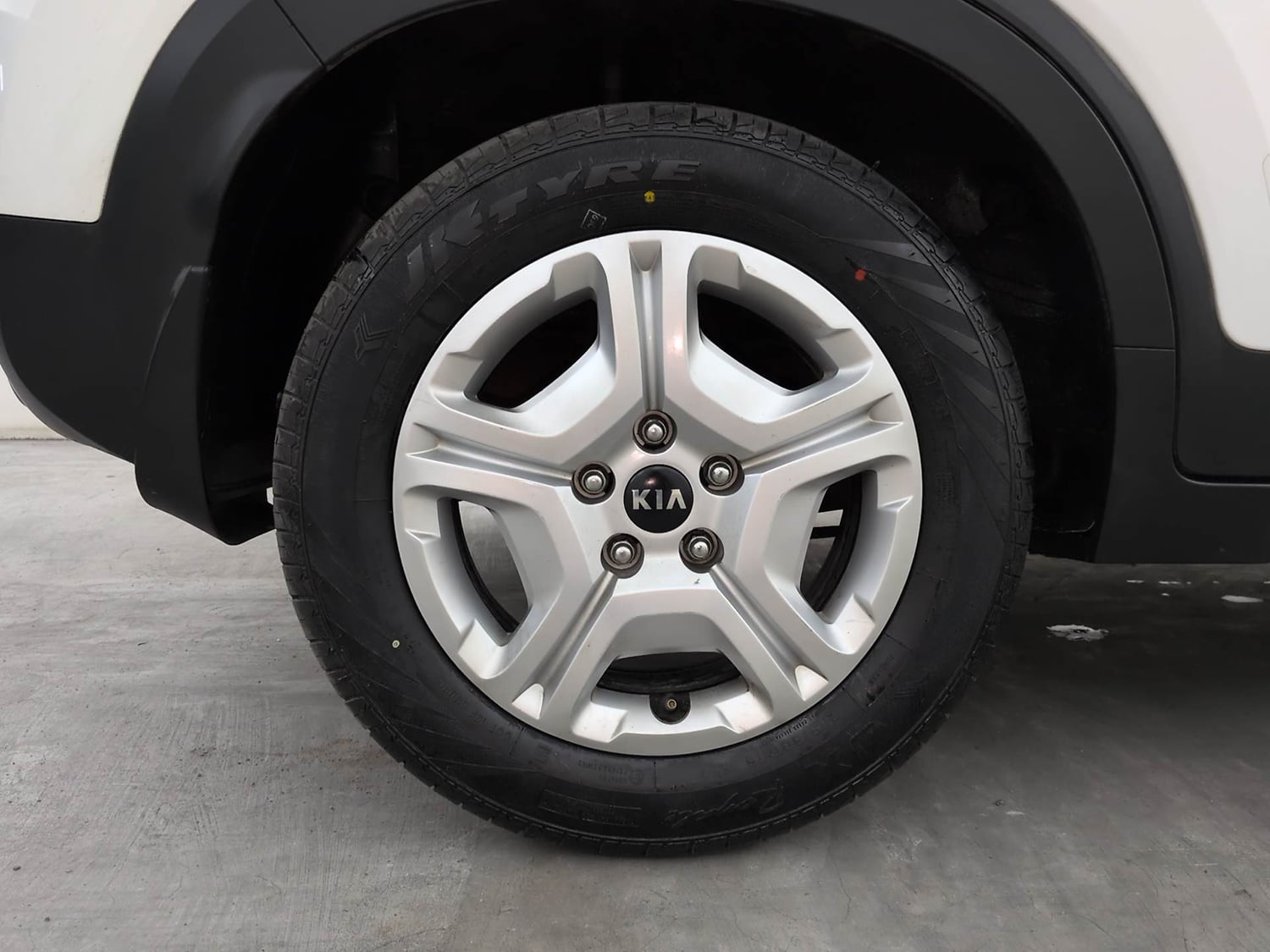 Used 2021 Kia Sonet HTX 1.0 iMT Petrol Manual tyres RIGHT REAR TYRE RIM VIEW