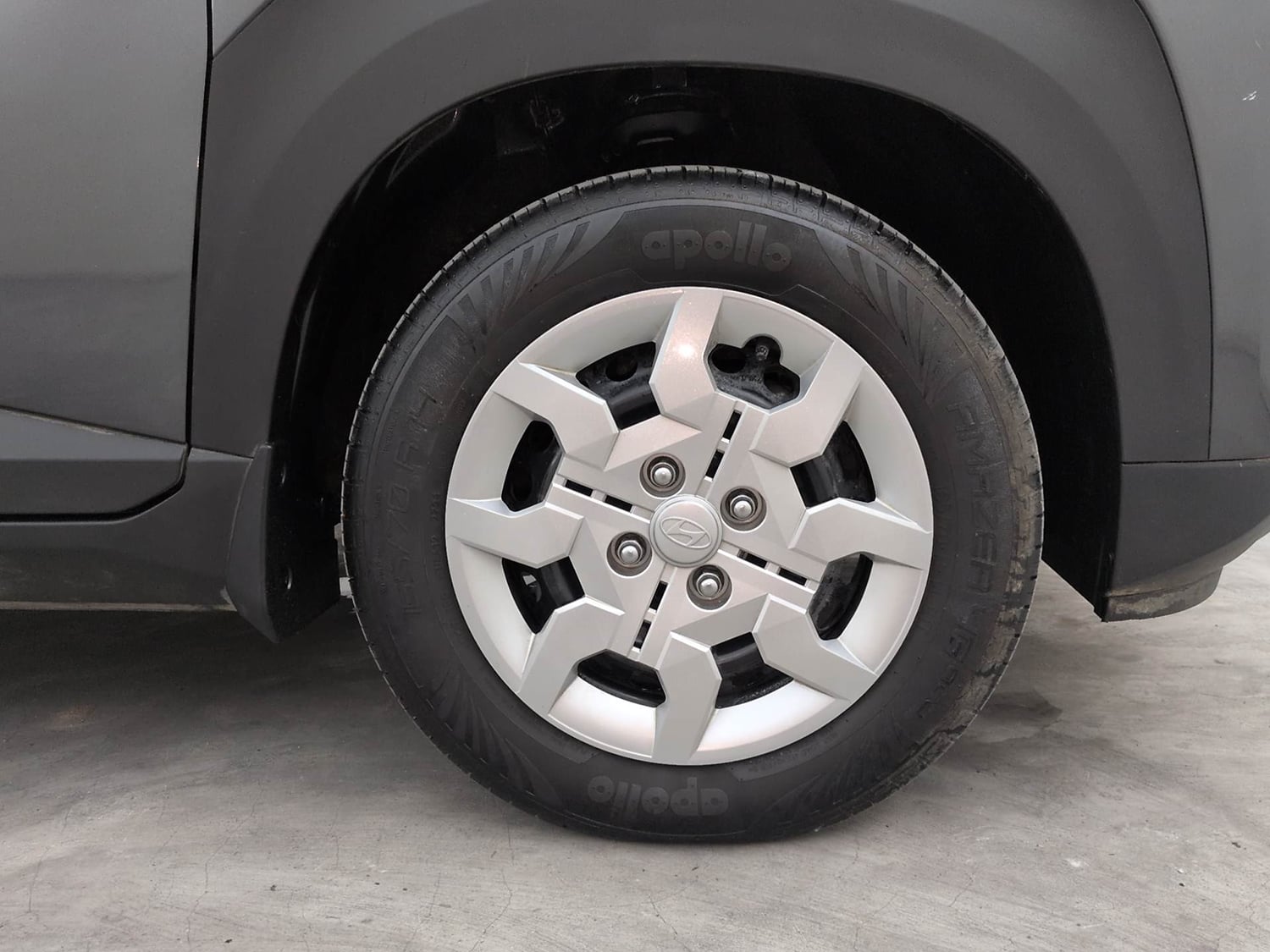Used 2025 Hyundai Exter S 1.2 MT Petrol Manual tyres RIGHT FRONT TYRE RIM VIEW