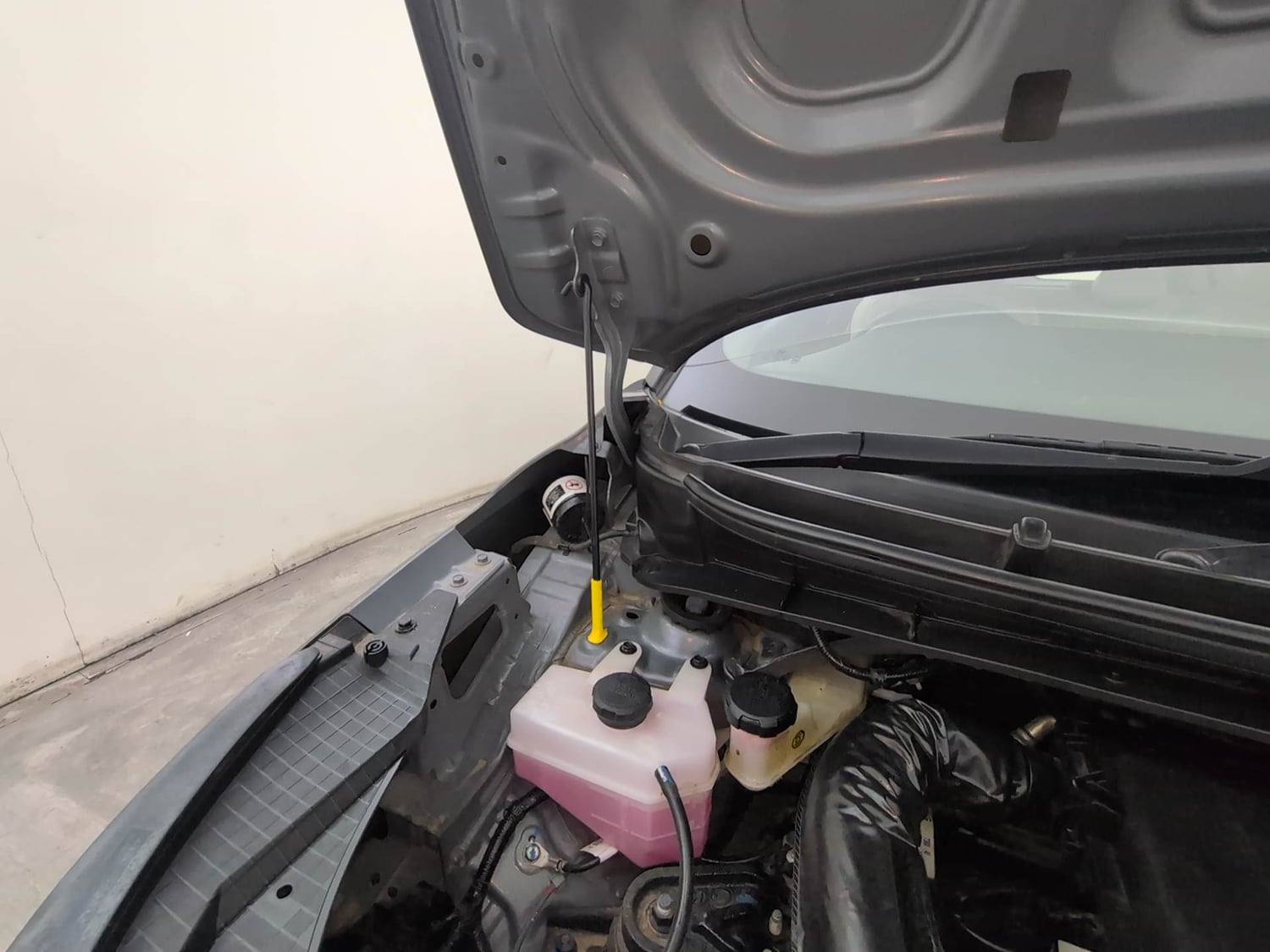Used 2025 Hyundai Exter S 1.2 MT Petrol Manual engine ENGINE RIGHT SIDE HINGE & APRON VIEW