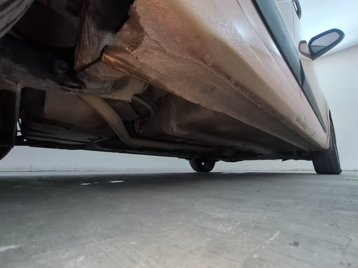 Used 2016 Hyundai Grand i10 Asta AT 1.2 Kappa VTVT (O) Petrol Automatic extra REAR RIGHT UNDERBODY VIEW