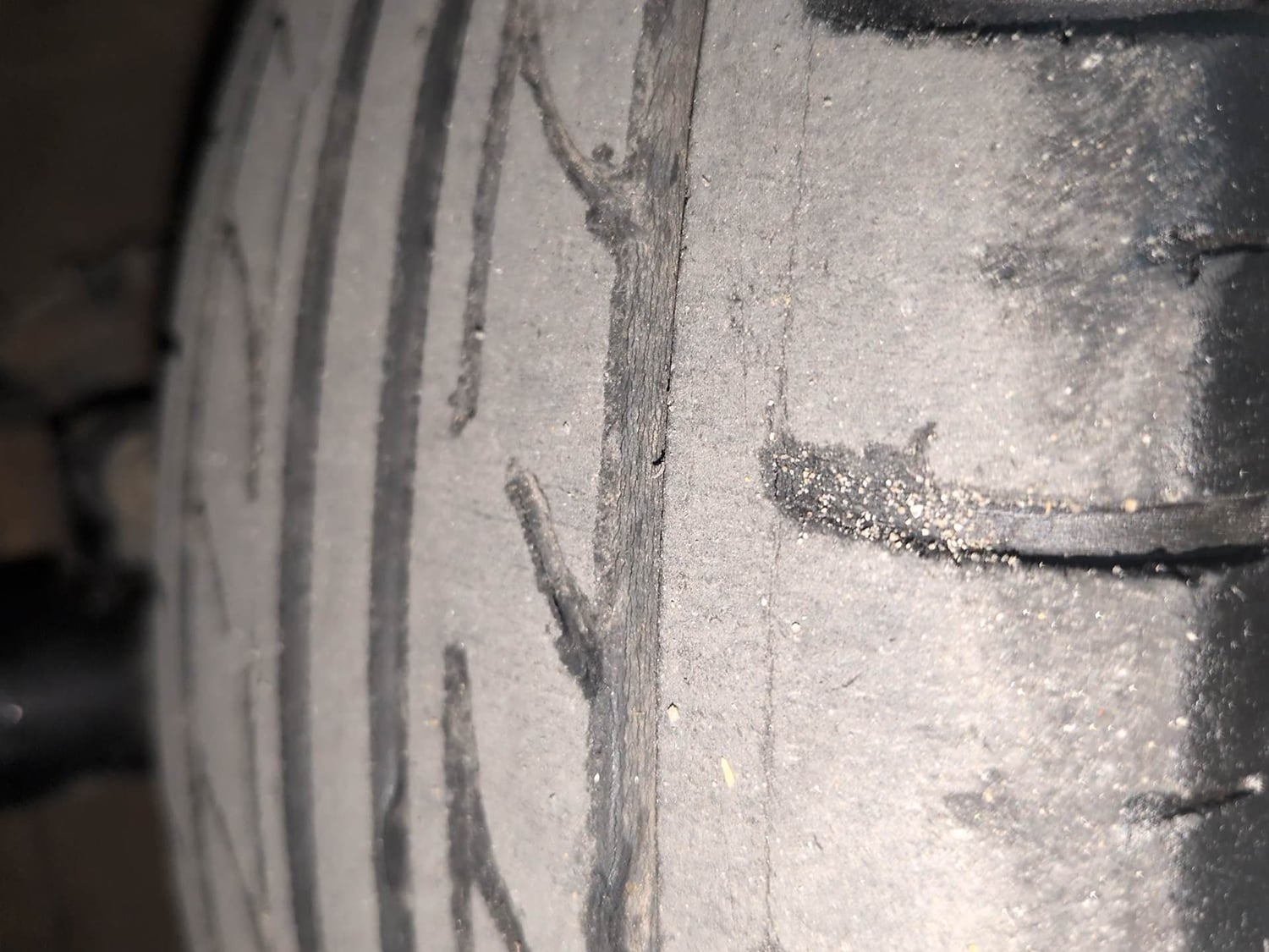 Used 2016 Hyundai Grand i10 Asta AT 1.2 Kappa VTVT (O) Petrol Automatic tyres LEFT FRONT TYRE TREAD VIEW