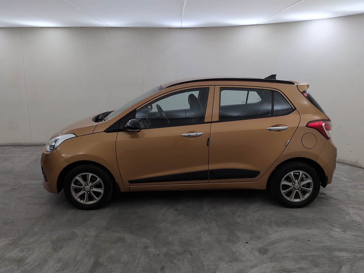 Used 2016 Hyundai Grand i10 Asta AT 1.2 Kappa VTVT (O) Petrol Automatic exterior LEFT SIDE VIEW