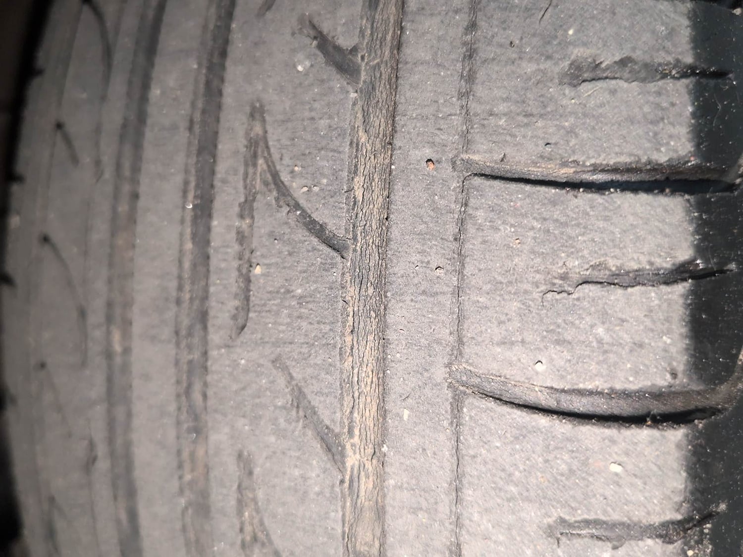 Used 2016 Hyundai Grand i10 Asta AT 1.2 Kappa VTVT (O) Petrol Automatic tyres RIGHT FRONT TYRE TREAD VIEW