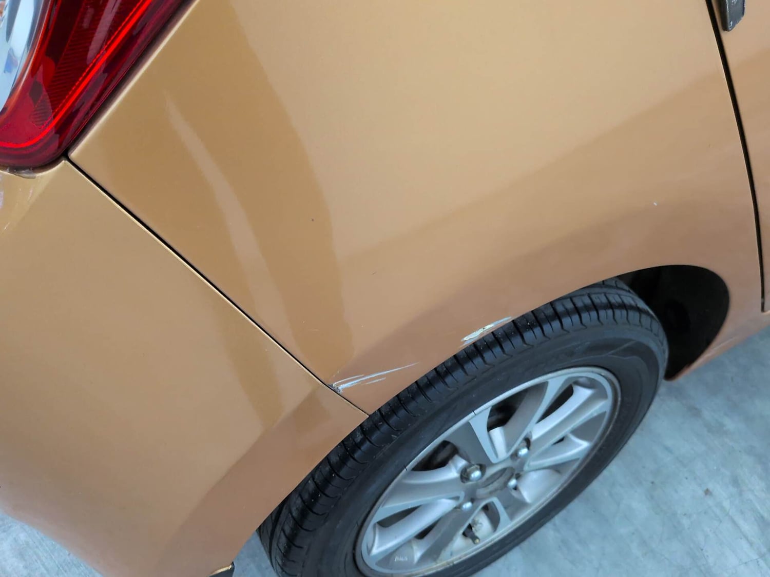 Used 2016 Hyundai Grand i10 Asta AT 1.2 Kappa VTVT (O) Petrol Automatic dents MINOR DENT