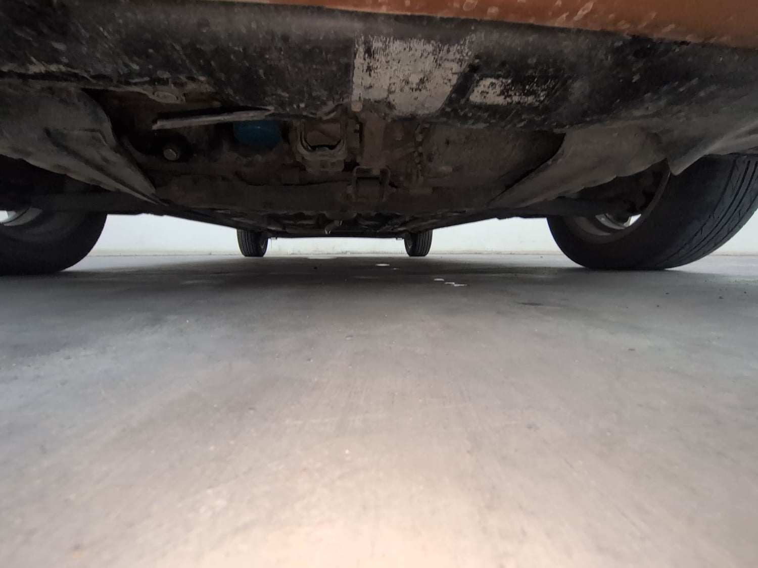 Used 2016 Hyundai Grand i10 Asta AT 1.2 Kappa VTVT (O) Petrol Automatic extra FRONT LEFT UNDERBODY VIEW