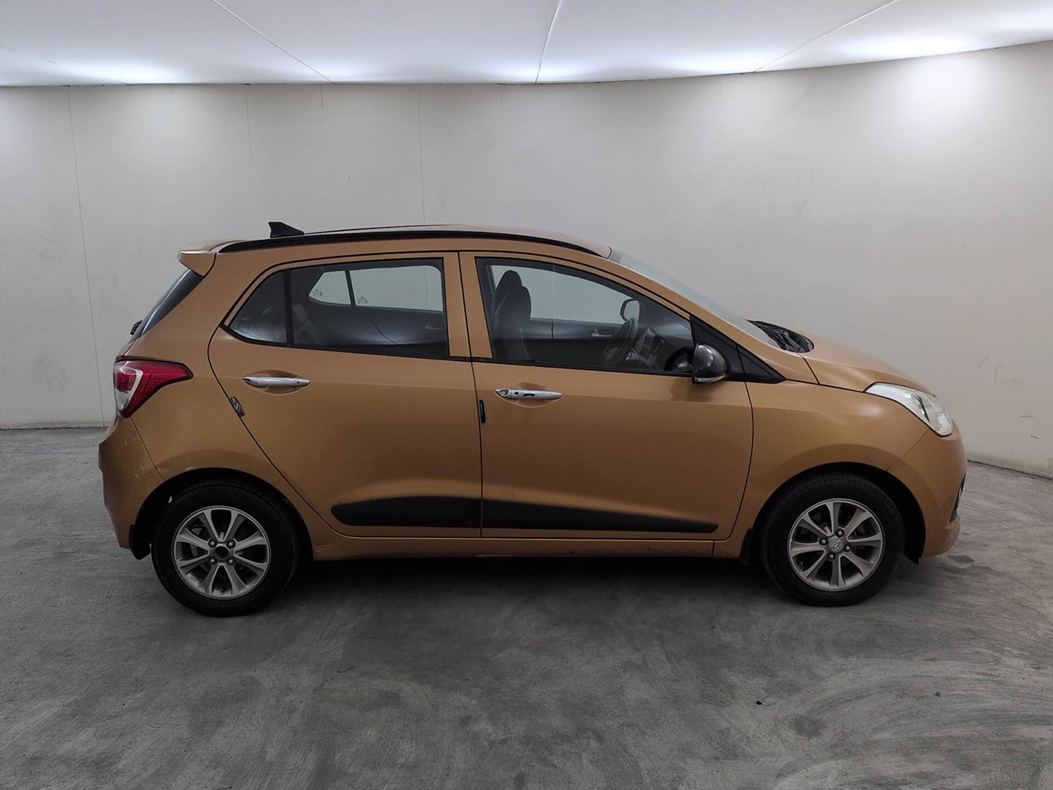 Used 2016 Hyundai Grand i10 Asta AT 1.2 Kappa VTVT (O) Petrol Automatic exterior RIGHT SIDE VIEW