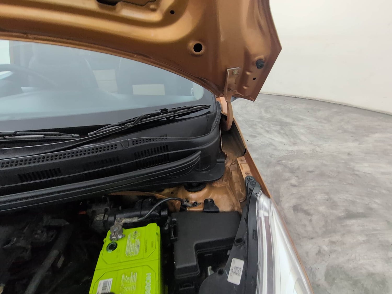 Used 2016 Hyundai Grand i10 Asta AT 1.2 Kappa VTVT (O) Petrol Automatic engine ENGINE LEFT SIDE HINGE & APRON VIEW