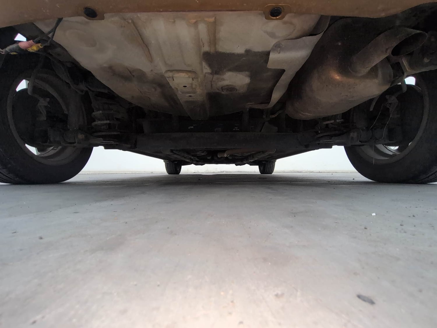 Used 2016 Hyundai Grand i10 Asta AT 1.2 Kappa VTVT (O) Petrol Automatic extra REAR UNDERBODY VIEW (TAKEN FROM REAR)