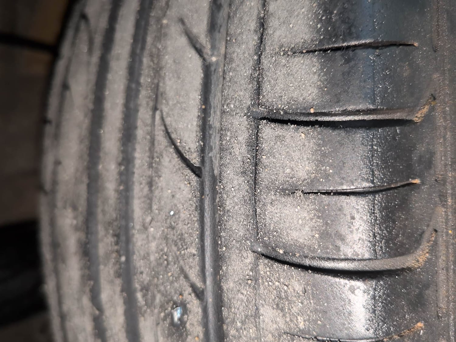 Used 2016 Hyundai Grand i10 Asta AT 1.2 Kappa VTVT (O) Petrol Automatic tyres RIGHT REAR TYRE TREAD VIEW