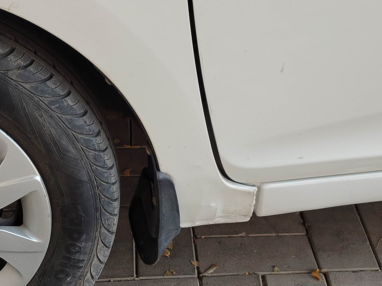 Used 2017 Hyundai Eon Magna + Petrol Manual dents MINOR DENT